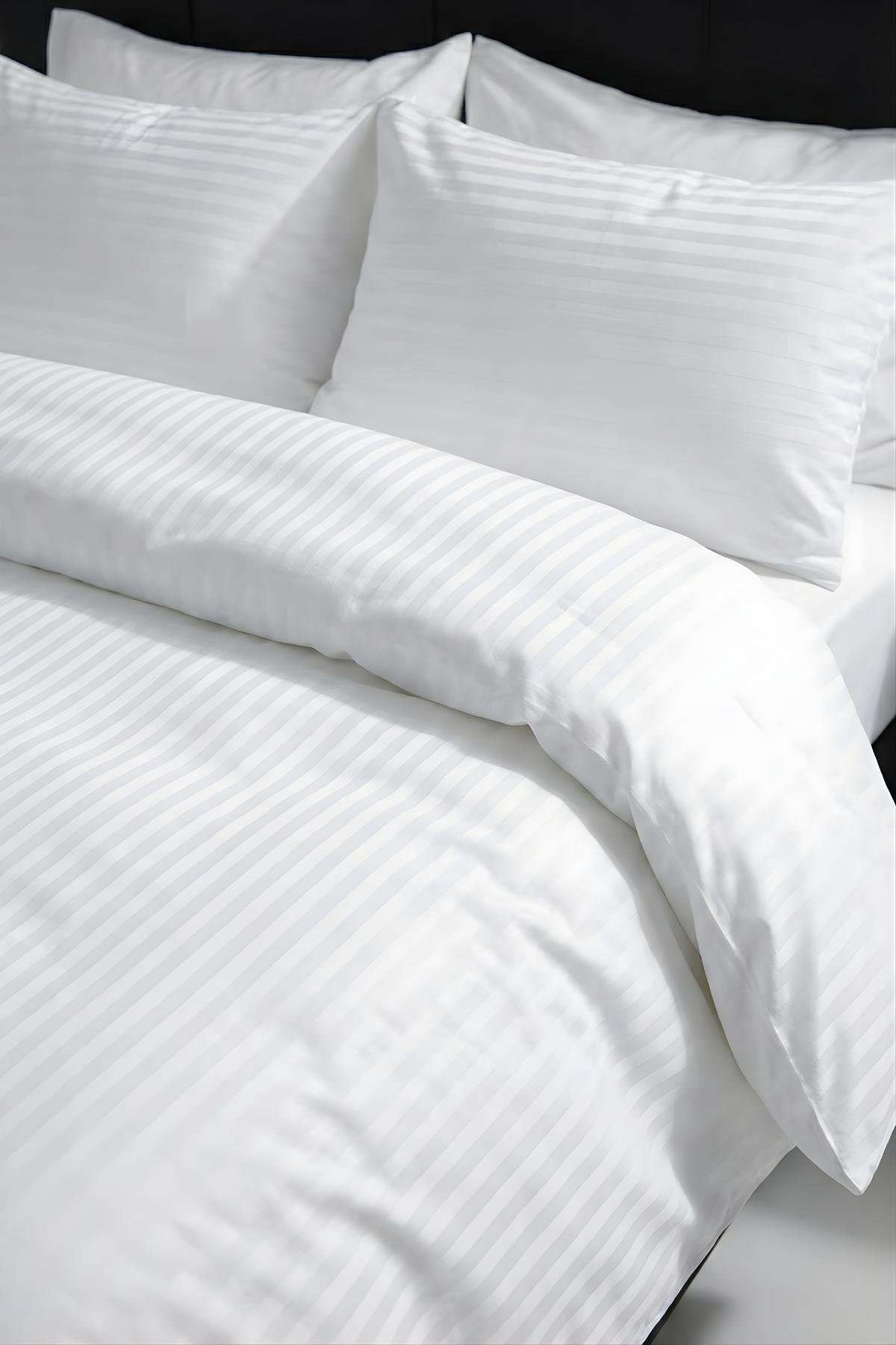 Çift Kişilik Pamuk - Saten 210 TC (83 Tel) Çizgili Nevresim Takımı Beyaz