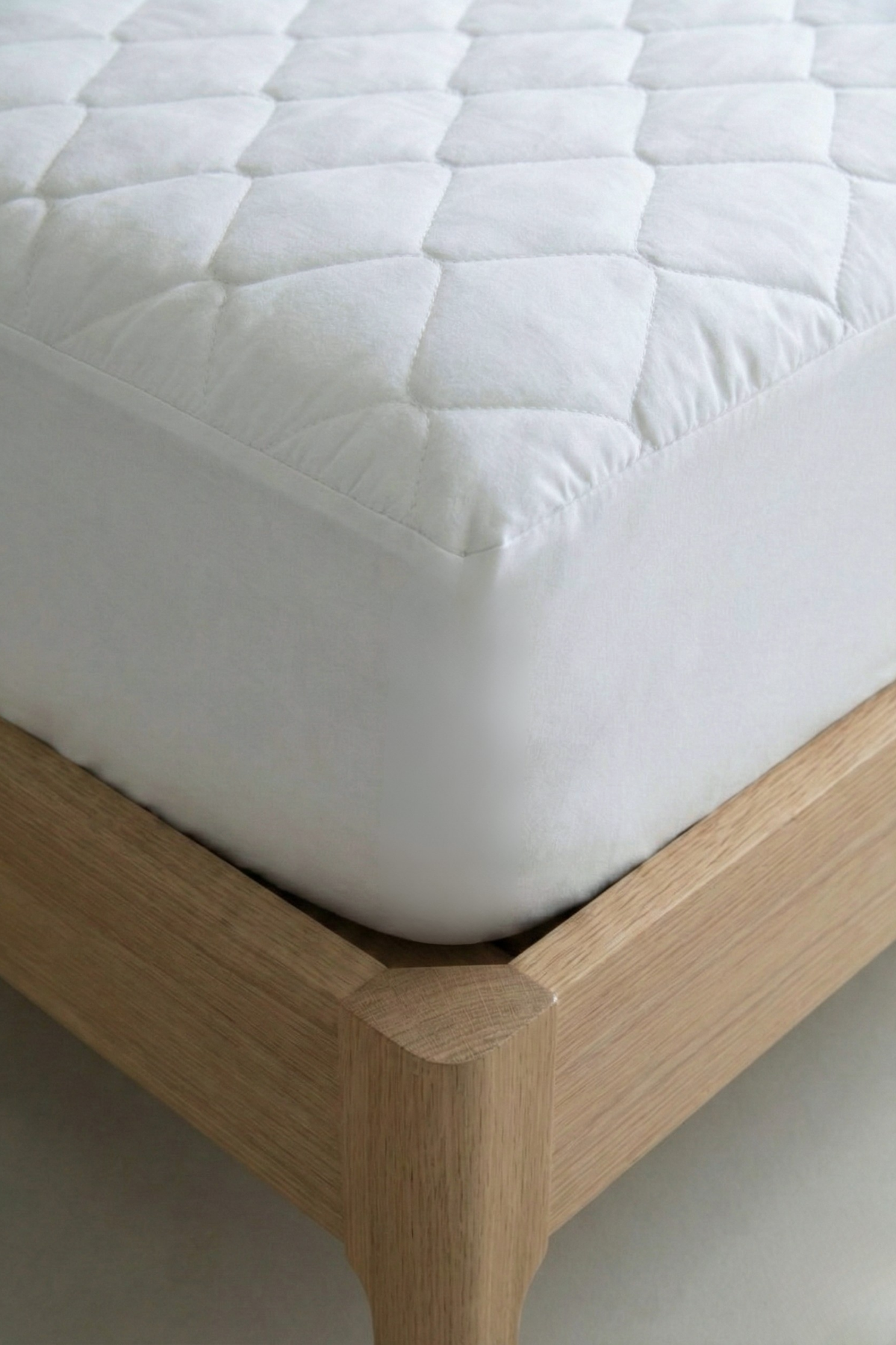 Kapitoneli Sıvı Geçirmez Fitted Alez Beyaz